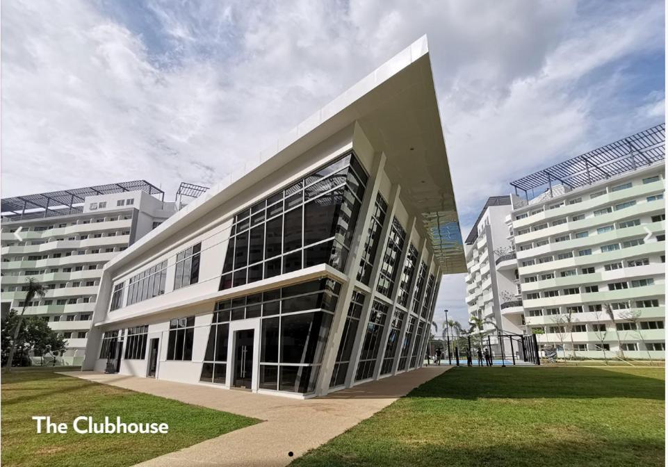 The Residences At Commonwealth By Century Properties Quezon City Eksteriør billede